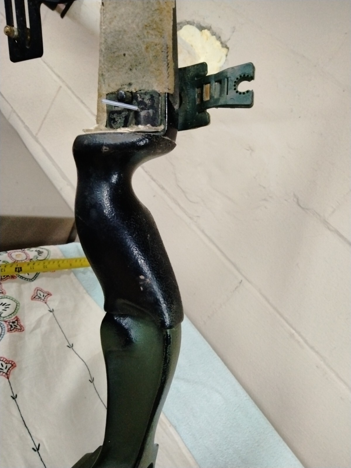 Jennings compound bow approx 42"string has small pin sight and string