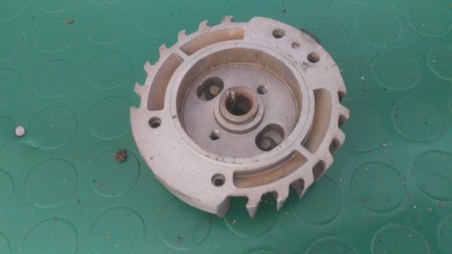 VOLANO MAGNETICO MAGNETE DIAM 100mm ORIGINALE MOTOSEGA IMPORTAZIONE Ø 45mm - Picture 2 of 2