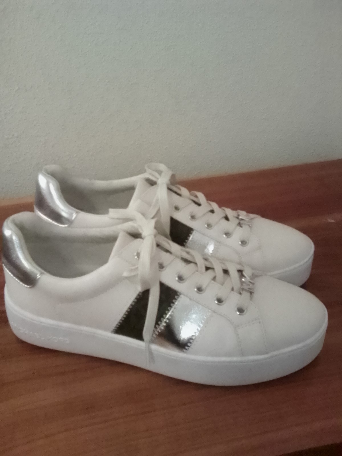 Michael Michael Kors Monogram Athletic Lace Up Mulicolor Shoes Size 8.5M