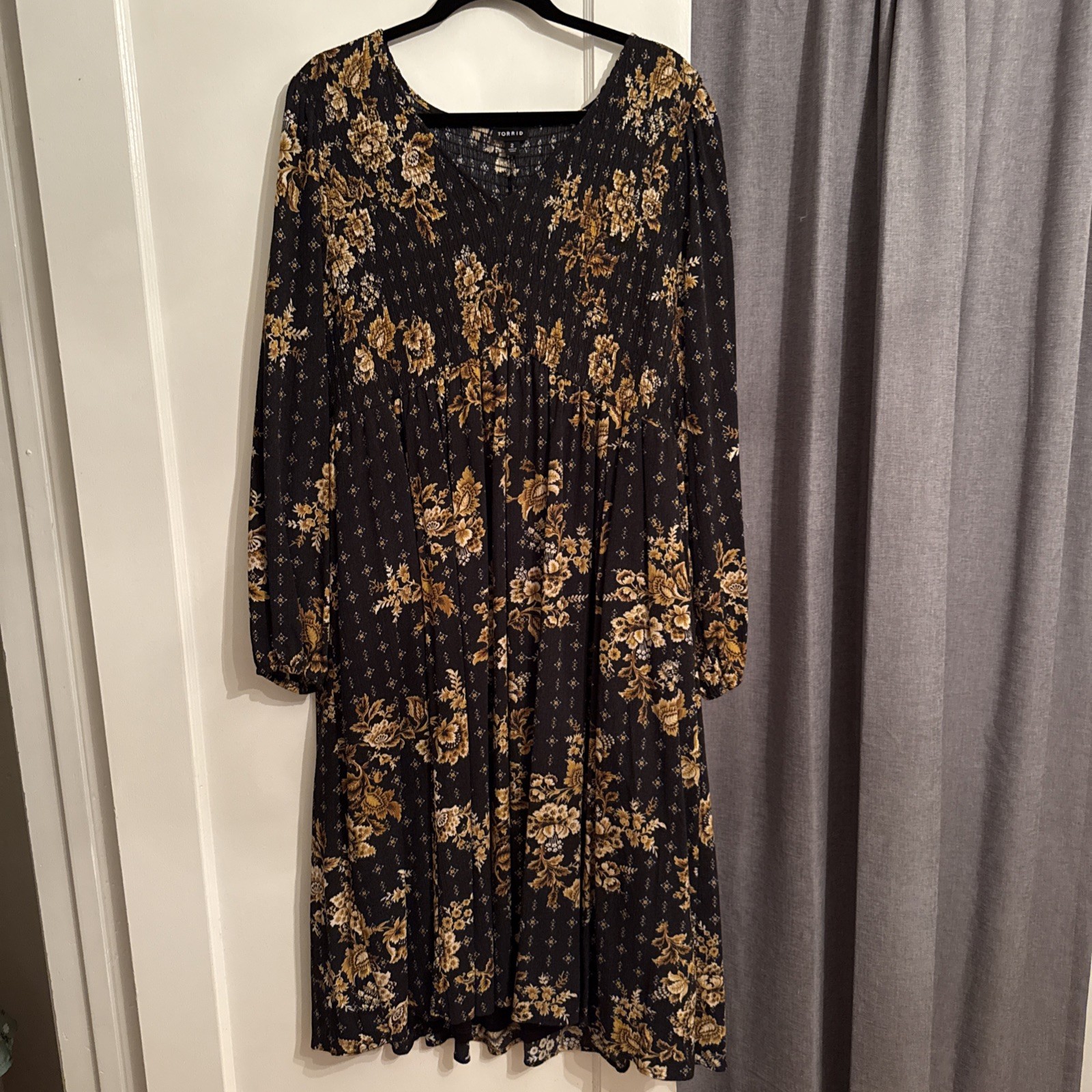Torrid Floral Maxi Dress Womens Size 2 Black V-Neck
