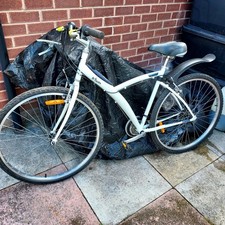B’TWIN Hybrid Bike 28in M 18 Speed Flat Bar V-Brake White/Black Mudguards
