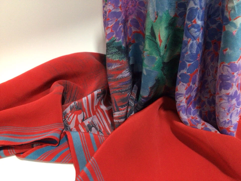 BUFANDA DE SEDA FIRMADA VALENTINO para mujer Foto 3 de 4