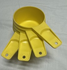Vintage Tupperware Measuring Cups Set of 4 Yellow Retro 1/2 to 1 cup Baking USA