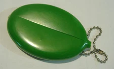 GREEN RUBBER SQUEEZE CHANGE COIN HOLDER PURSE WITH BEAD CHAIN KEY RING  
