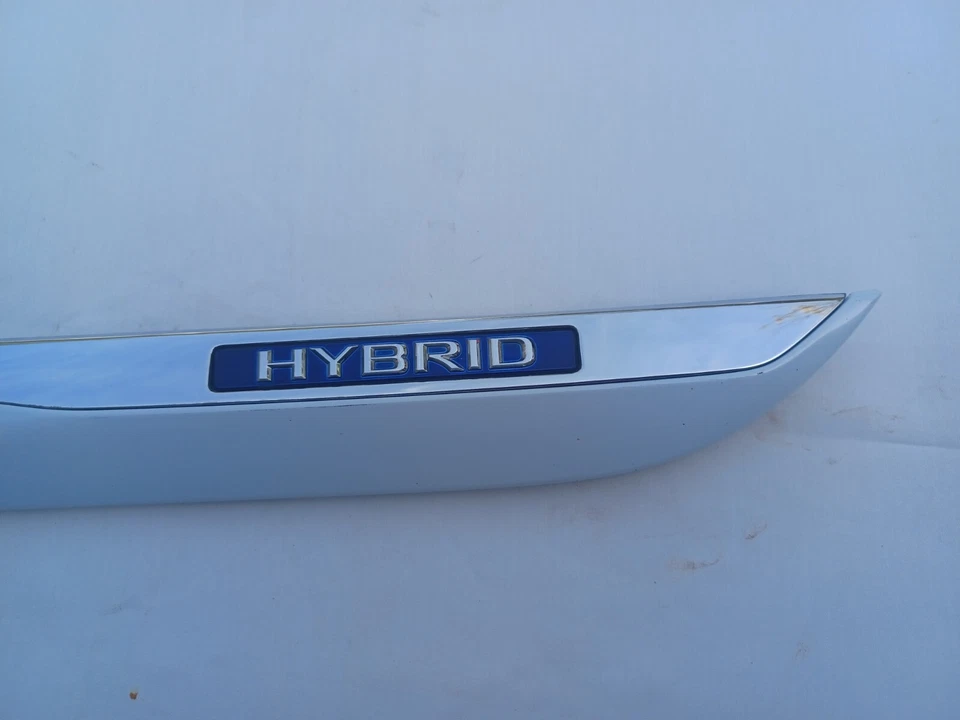 LEXUS HS 250H 2010-2012 PUERTA MOLDURA LADO CONDUCTOR TRASERO USADO BLANCO ARAÑAZOS Foto 4 de 4