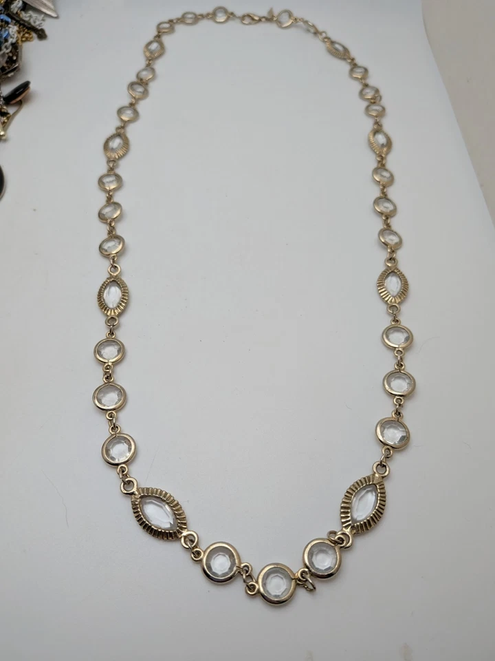 Colar corrente vintage duas irmãs moldura Lucite tom dourado 28" - Imagem 4 de 4