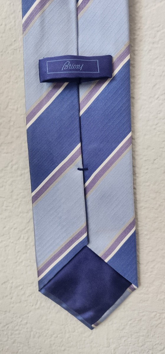 Authentic Brioni vintage luxury silk necktie, handmade in Italy. View 6