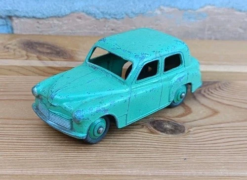 DINKY TOYS NO.40f / 154 HILLMAN MINX (Original)