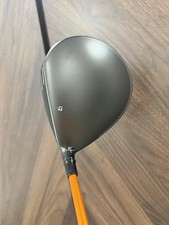 TaylorMade 10.5° Qi4d Driver RH X-Stiff Graphite Shaft Carbon Graphite Headcover