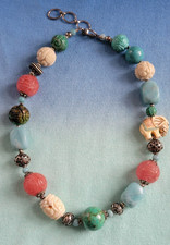 Collar Grueso Tallado Imitación Turquesa Cornalina Marfil Estilo AKR COMO NUEVO
