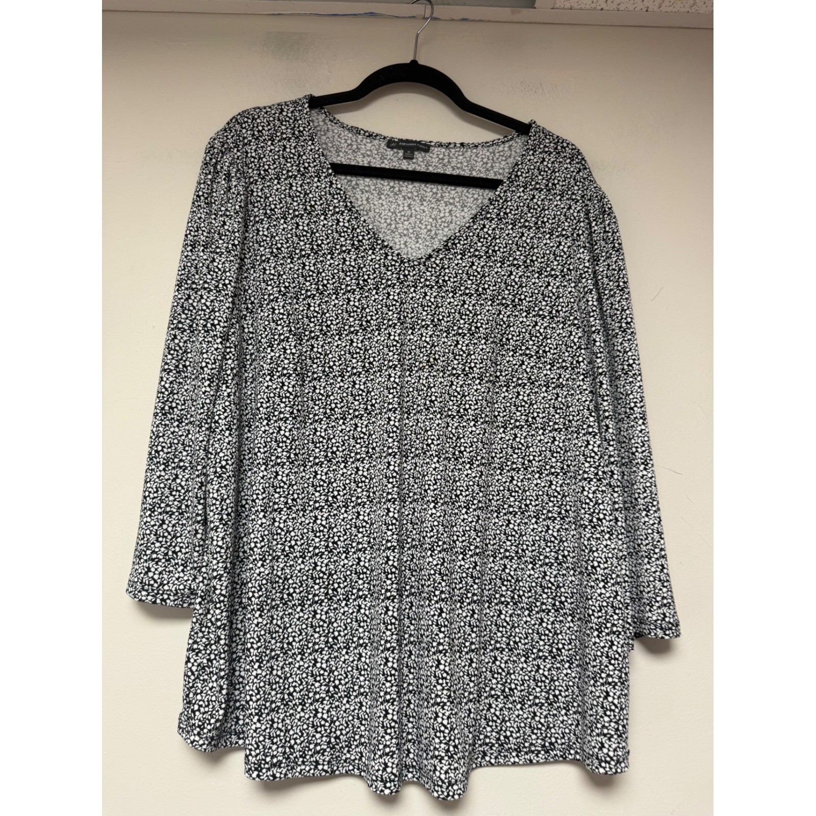 Adrianna Papell Plus Size 1X Black White Floral V Neck Long Sleeve Tunic Top