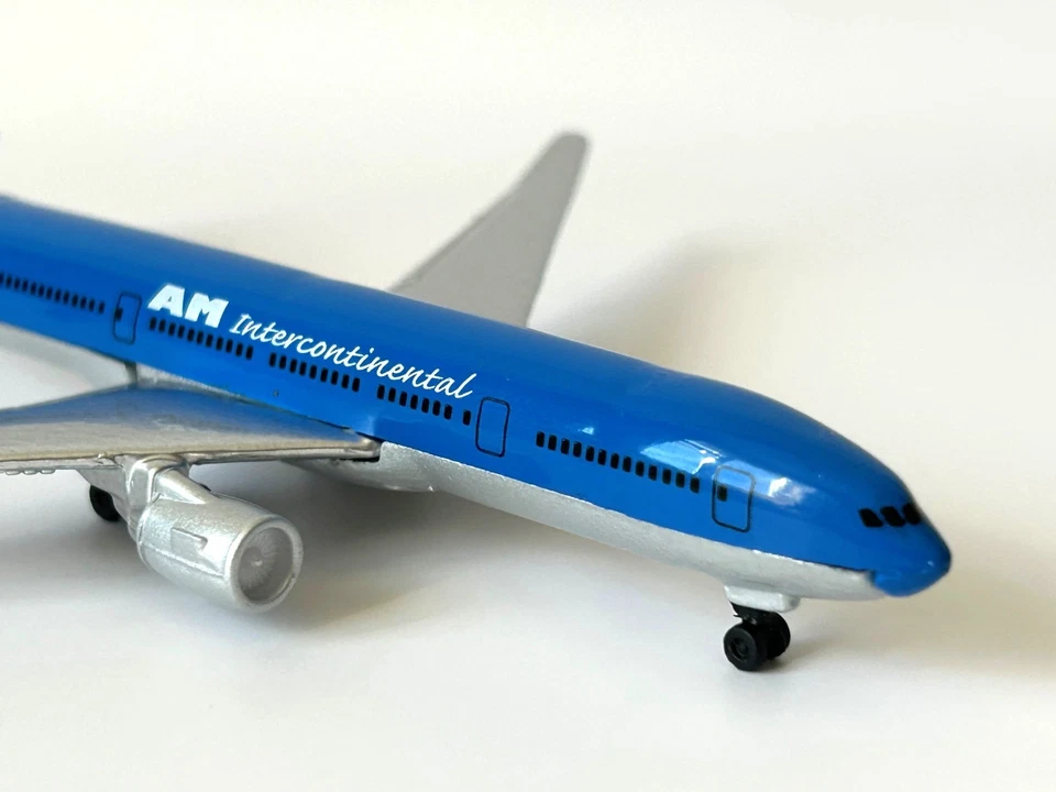 Boeing 777-200 avião americano modelo brinquedo azul fundido escala 1:500 Maisto - Imagem 4 de 4