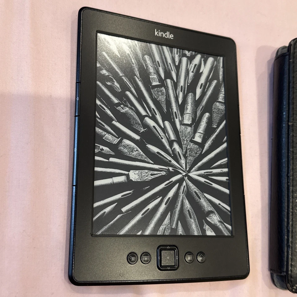 Amazon D01100 Kindle 4th Generation 2GB Wi-Fi 6 inch eBook Reader VGC - Image 2 of 4