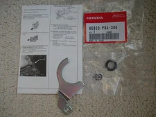 HONDA OEM ENGINE BALANCE SHAFT SEAL RETAINER 06923-P0A-306