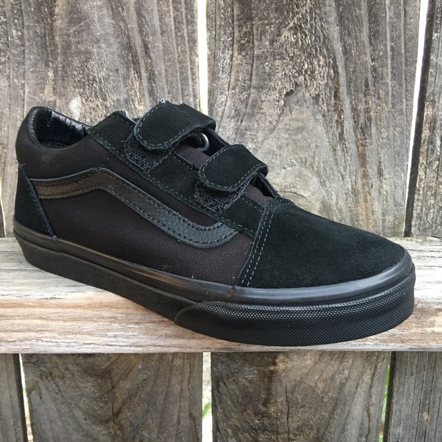 strap vans black