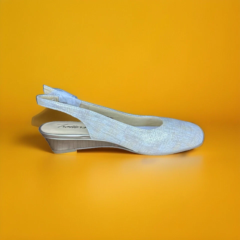 New Trotters Women's “ Lenore ” Sling Back Size 5 M Sand Beige Wedge Heel Nice! - Image 3 of 4