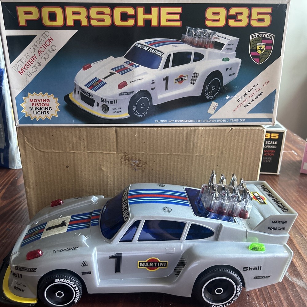 Vintage PORSCHE 935 RACE CAR- BATTERY OPERATED Nanyung Toy Moving Pistons