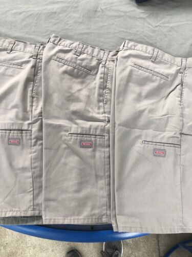3 Genuine  Dickies cell pocket silver work shorts 33 waist 13 inseam Preowned - Imagen 1 de 4