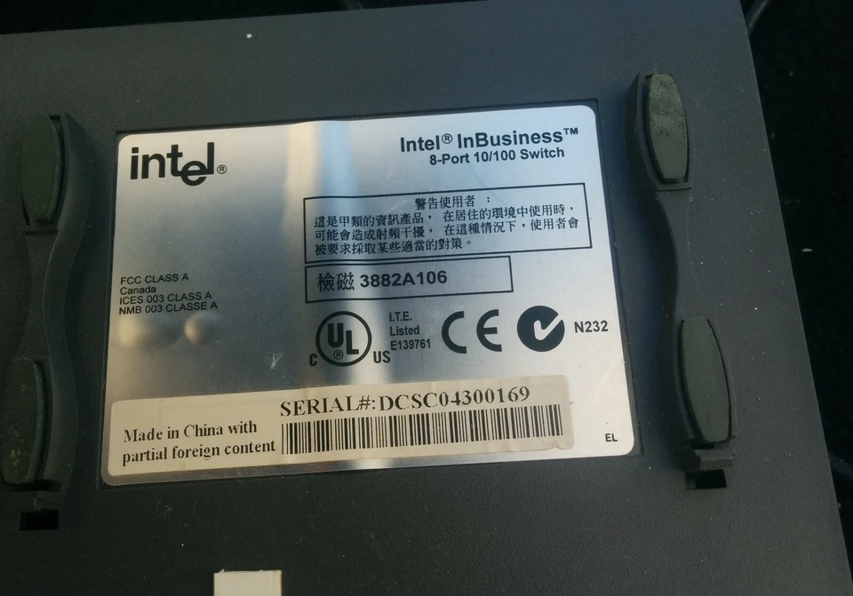 Intel 8-port 10/100mbps network switch  - Image 4 of 4