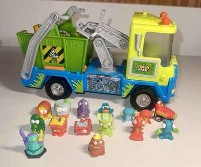 The Trash Pack Müllwagen Truck Spielzeugauto blau/grün mit Figuren & Zubehör