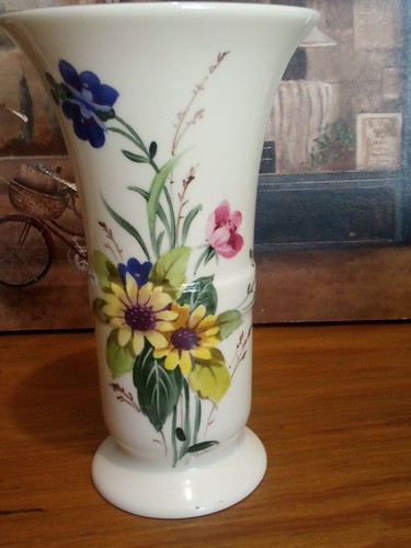 Signed PICKARD China Vase Hand decorated Floral Ivory & Gold Made in U.S.A. - Picture 2 of 8