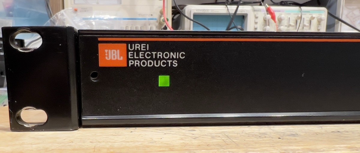 JBL UREI 5235 チャンネルデバイダー 通電動作確認済み　オーディオ JBL UREI 5235 チャンネルデバイダー | オーディオの買取屋さん