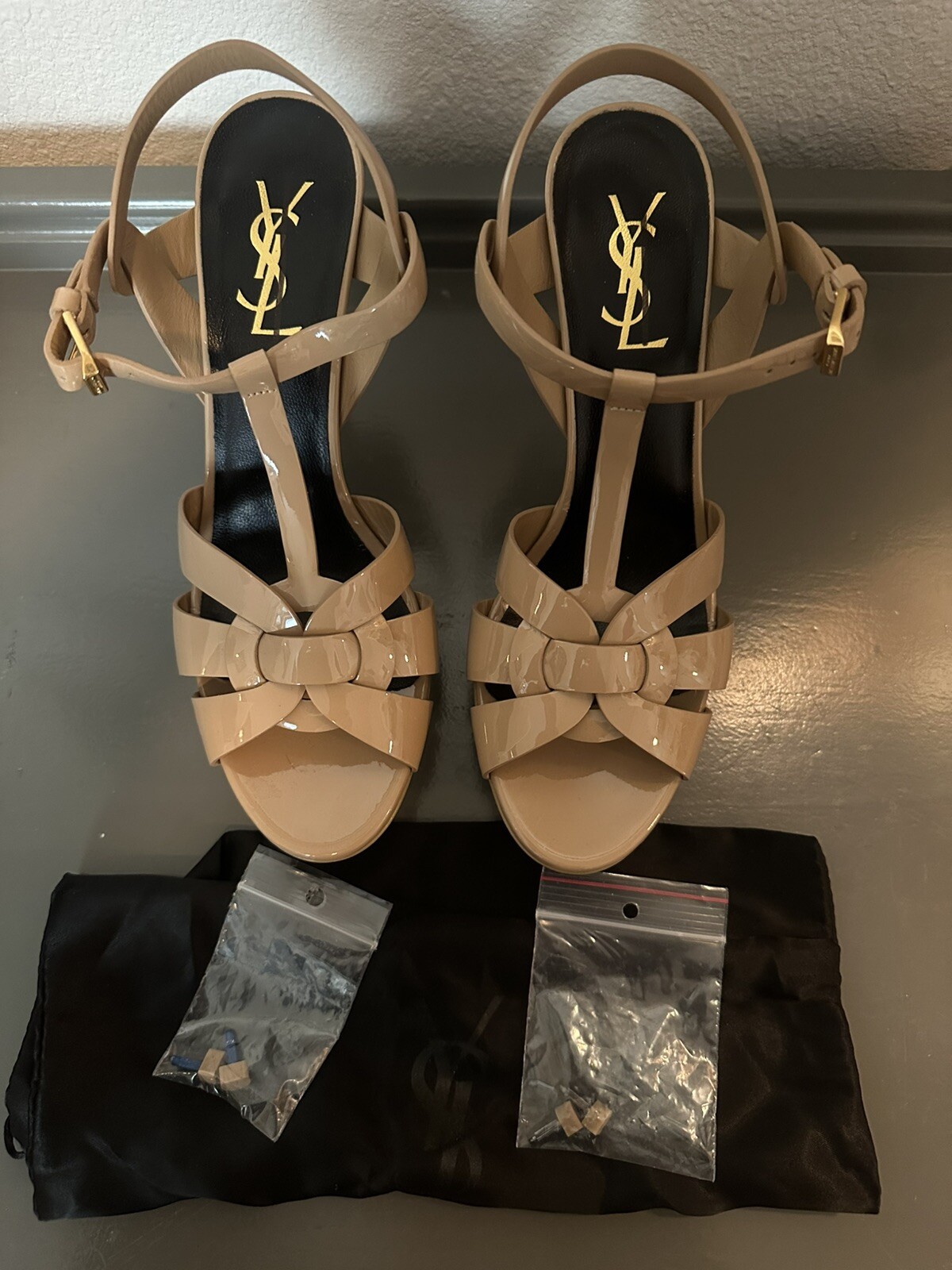 Sandali con plateau YSL Saint Laurent beige scuro vernice omaggio taglia 38 NUOVI