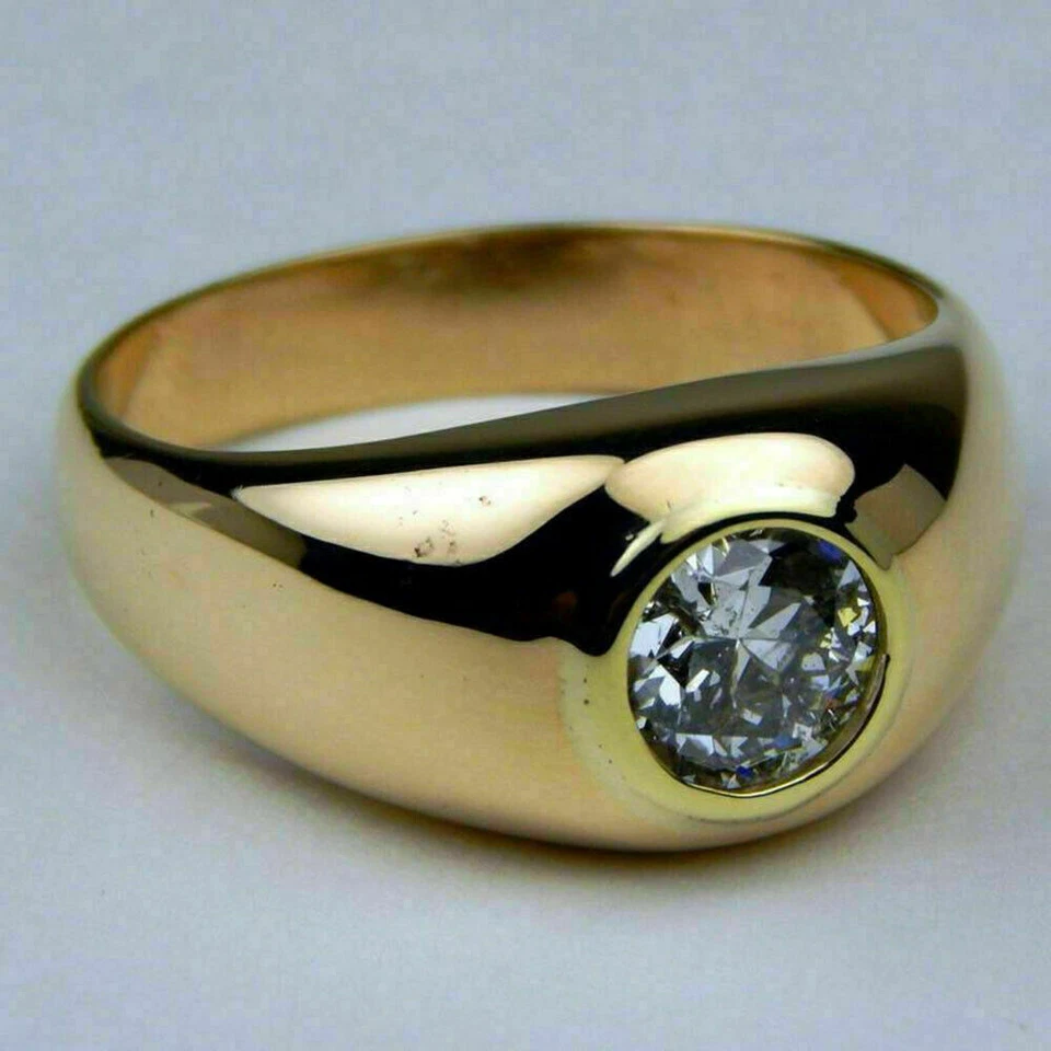 Anillo solitario de diamantes simulados de corte redondo de 1,20 quilates enchapado en oro de plata 925 para hombre Foto 3 de 4