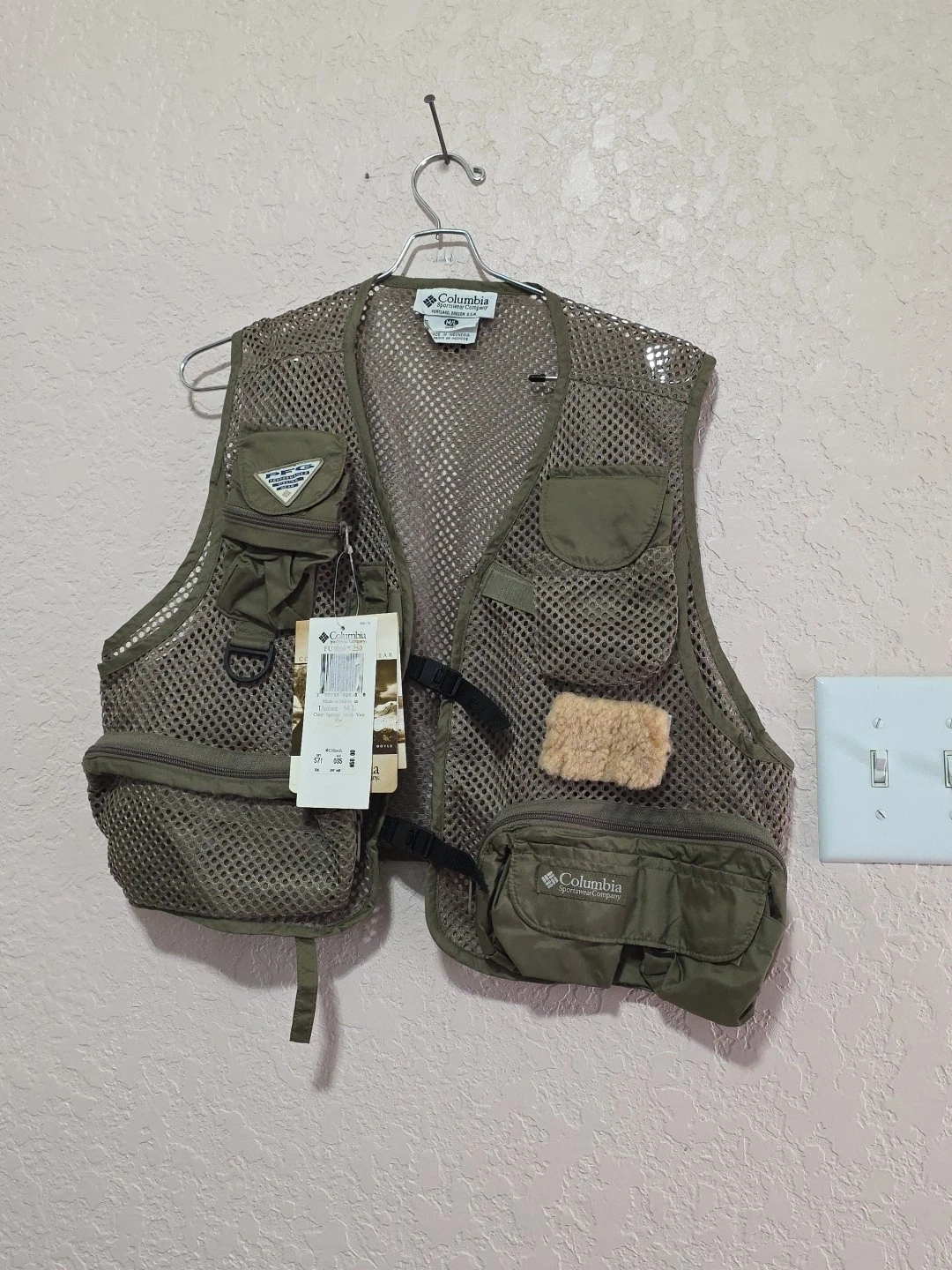 Columbia PFG Fly Fishing Vest Unisex M/L Green Utility Outdoors Camping. V3
Opens in a new window or