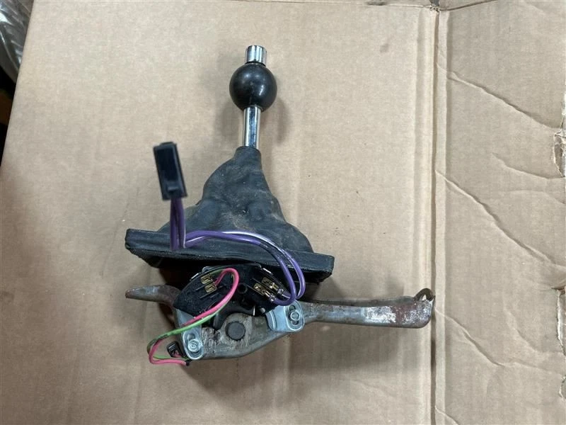 Conjunto de palanca de cambios de transmisión Corvette 1979 609841 Foto 2 de 4