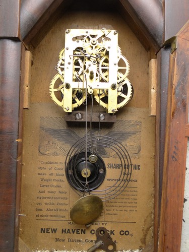 Antique New Haven Sharp Gothic Steeple Clock key wind 30 hour wood case - Picture 14 of 16