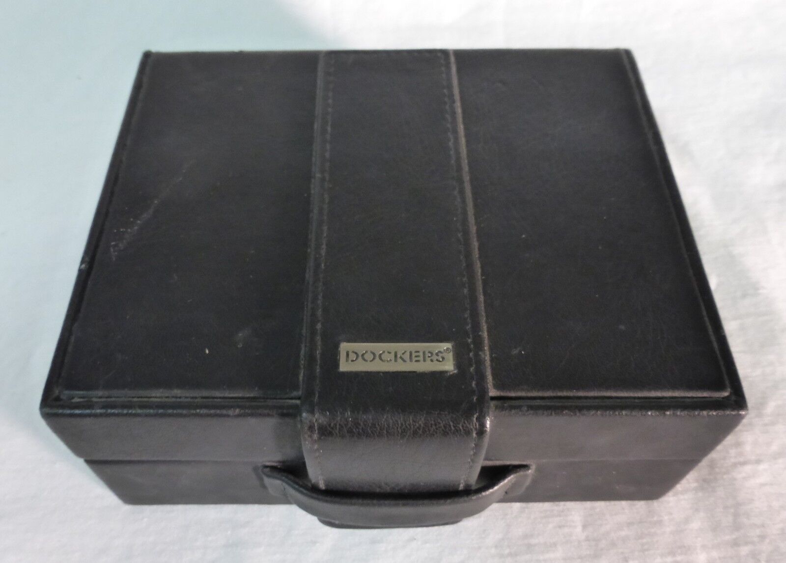 Dockers watch box black with closer