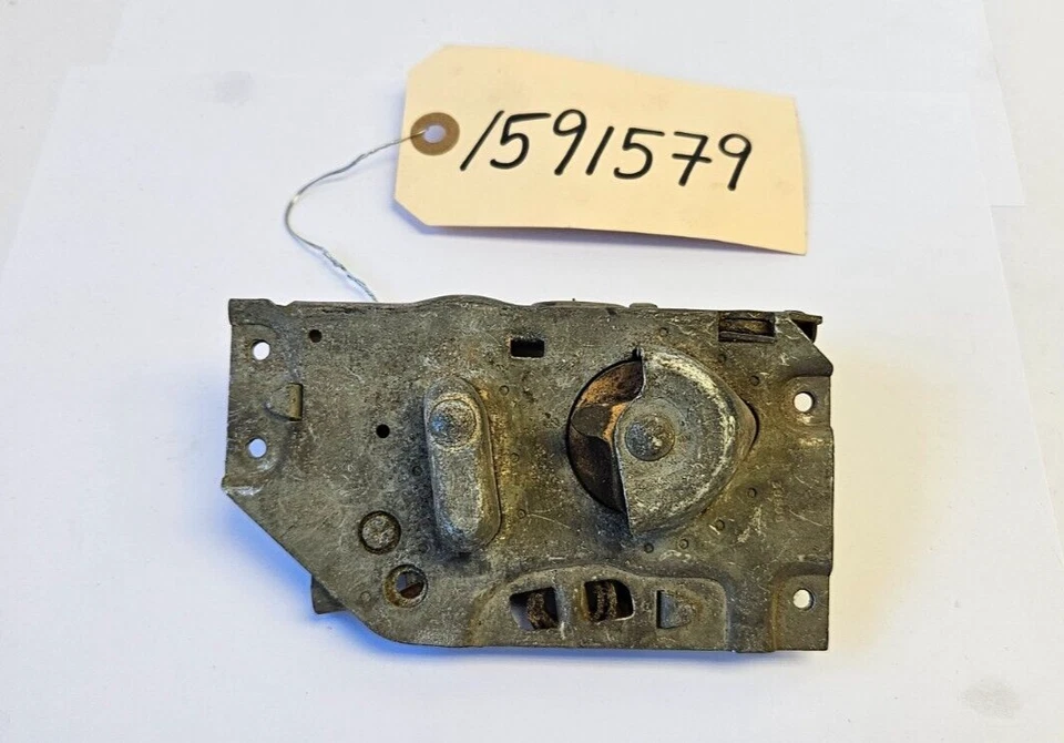 Dodge Plymouth Royal Savoy Plaza 1955 pestillo de cerradura de puerta delantera izquierda 1591579 nuevo en stock Foto 4 de 4