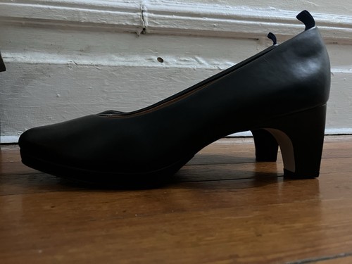 dr LIZA Size 8.5M “sneaker pump - Picture 7 of 7