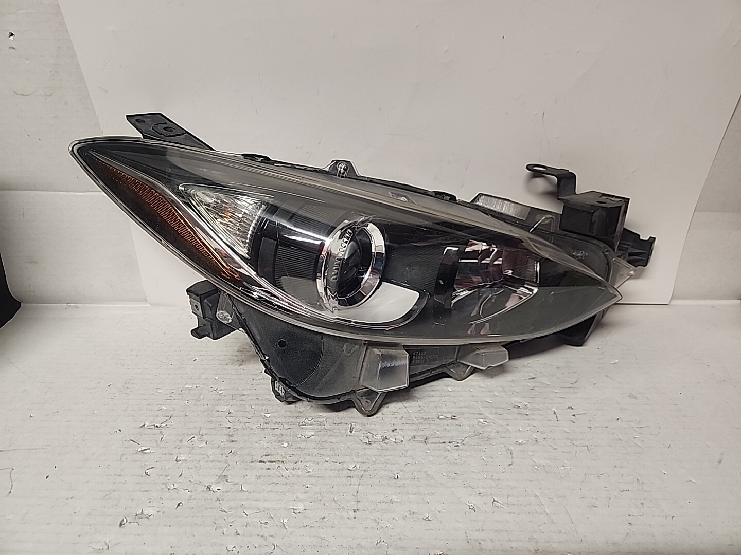2014-2016 Mazda Right Passenger Halogen Headlight OEM B45A-51030 L309