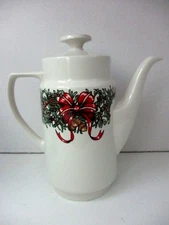 Vintage 1995 Macy's Cellar Holiday Wreath Christmas Coffee Tea Pot 