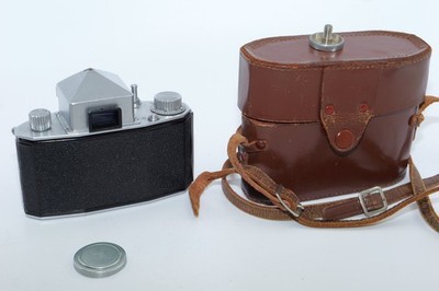 Pentaflex 24x36 RARE Japanese 35mm SLR camera by Tokiwa Seiki