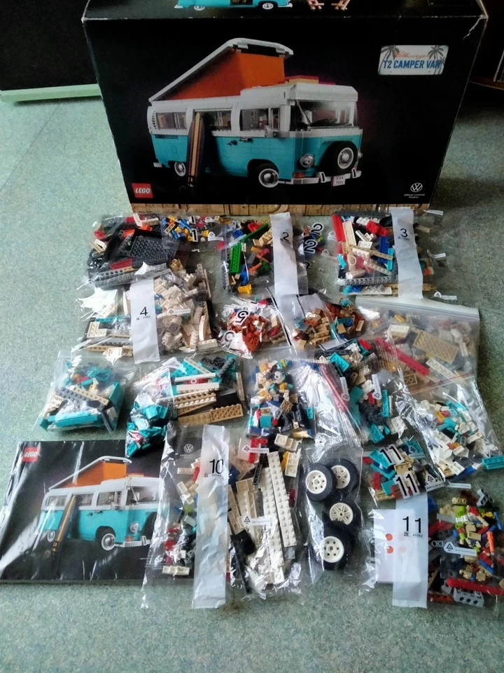 LEGO Icons 10279 Volkswagen T2 Camper Van, photo 4 sur 5