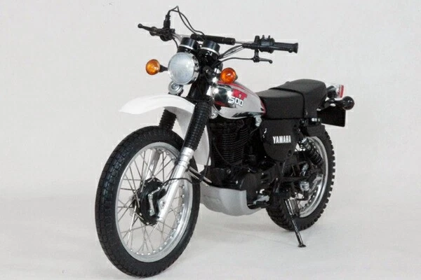 Minichamps 1/12 scale miniature car Yamaha XT500 1986 dark blue/white 122161602 - Image 3 of 4