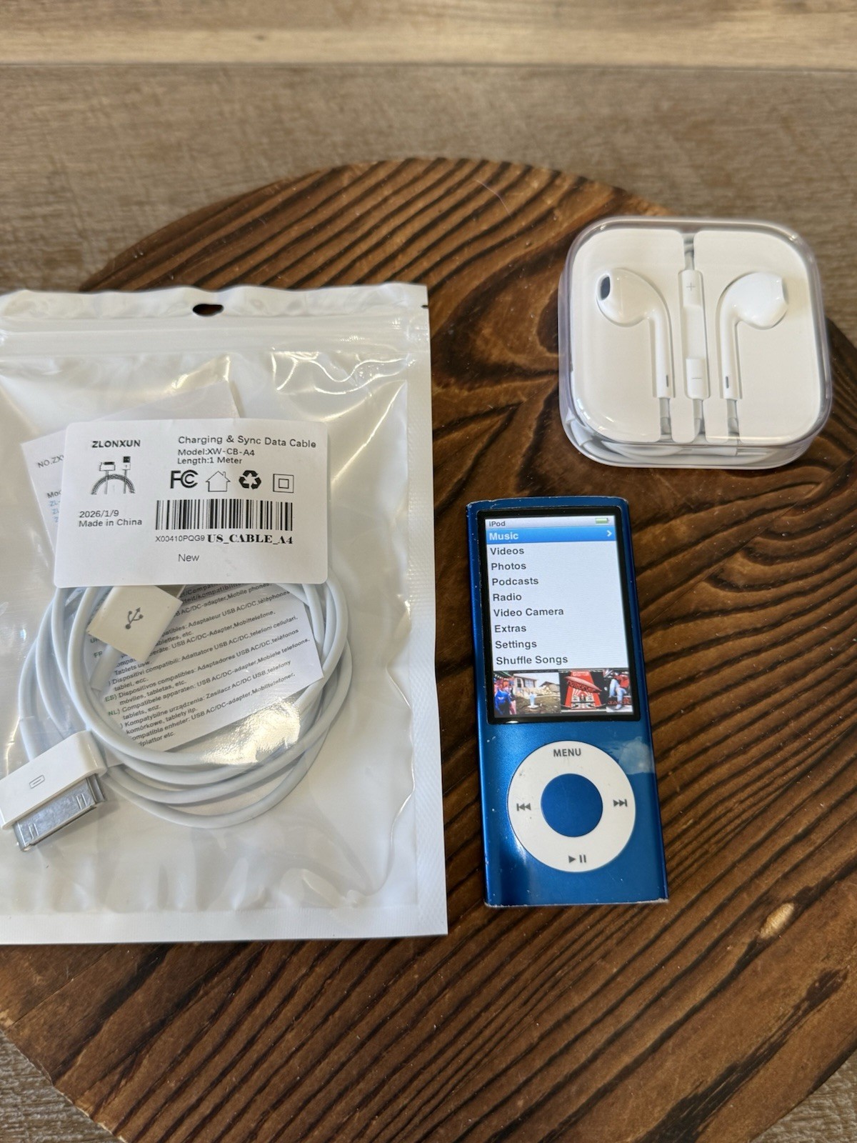 iPod Nano ~ 5th Gen ~ Blue ~ 8gb ~ Charging Cord & OEM Headphones Bundle