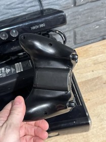 Microsoft Xbox 360 S 250GB Console Bundle Model 1439 W/ Controller Kinect & Char