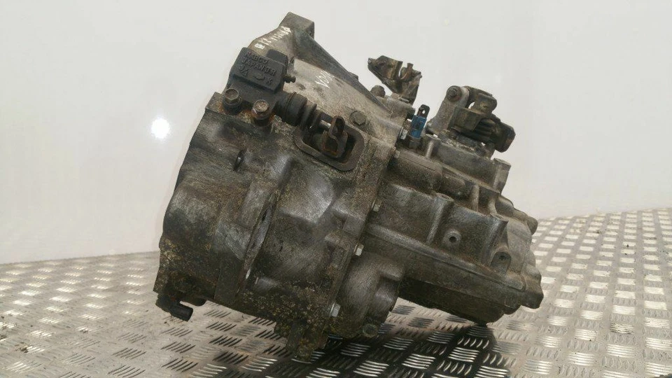 Nissan Primera 2003 Manuell 6 Schaltgetriebekasten 8200131489 Diesel 93kW VEI407 - Image 3 of 4