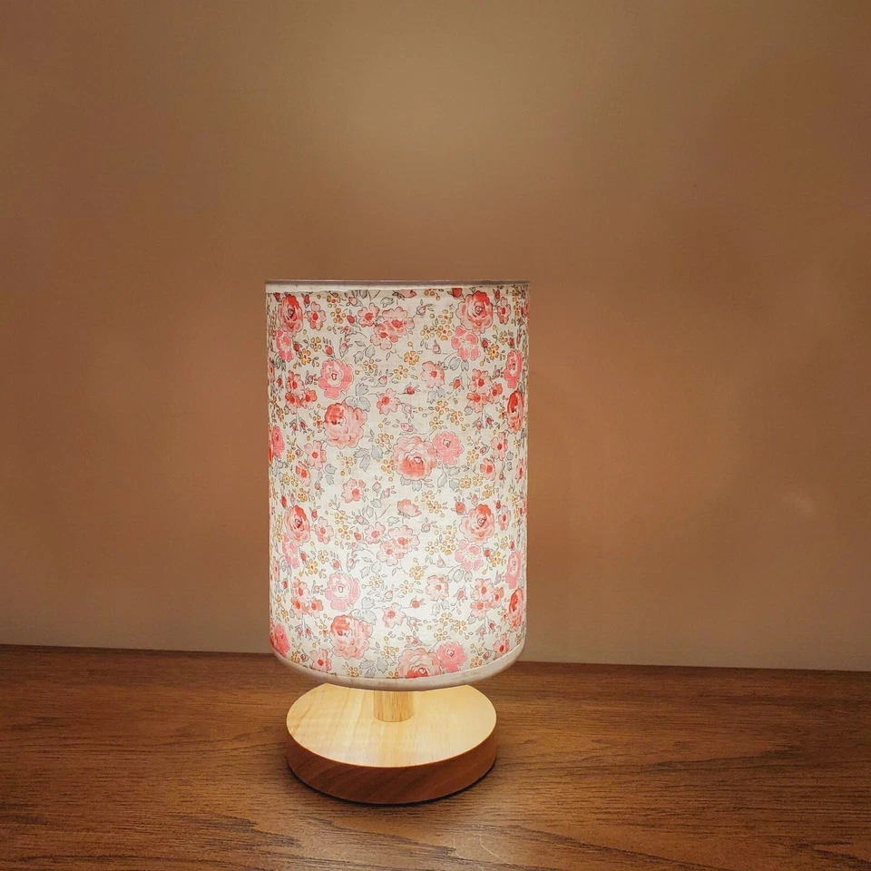 Lámpara de mesa salón, lámpara de tela Liberty of London, hecha a mano en EE. UU., talla pequeña Foto 4 de 4