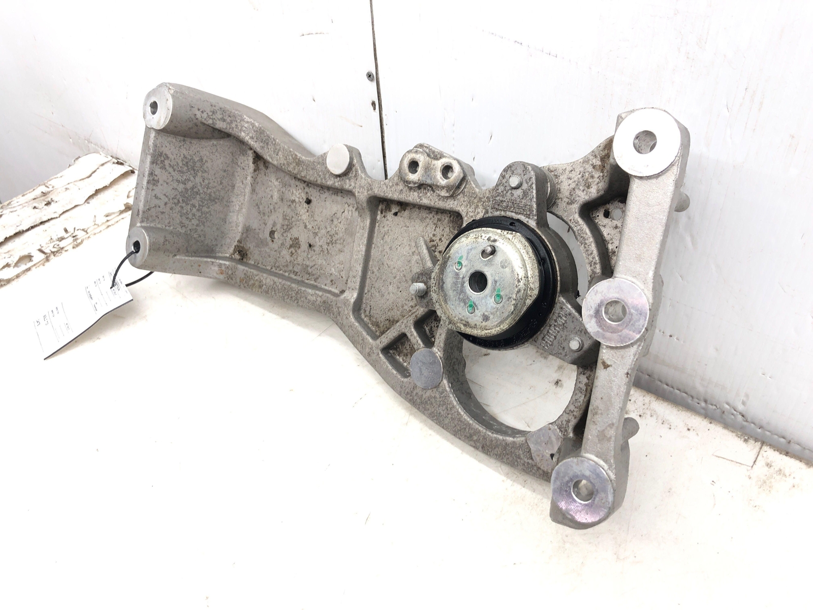17-20 MASERATI LEVANTE M161 TRANSMISSION GEARBOX MOUNT BRACKET *19K* 6701055900