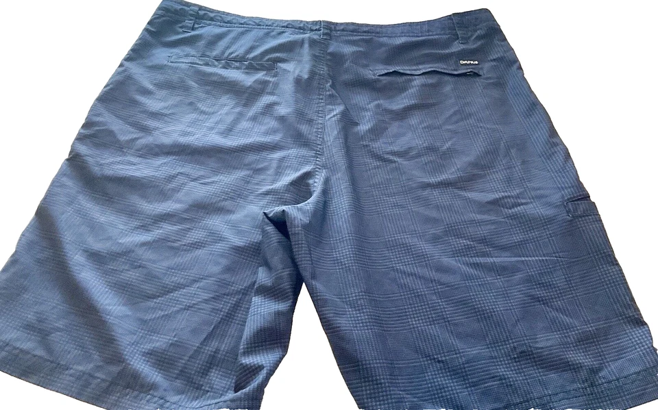 Bermuda de banho DA HUI azul xadrez preta coleção híbrida tamanho 40 - Imagem 3 de 4