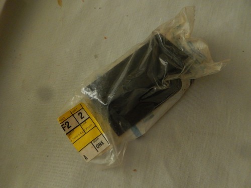 { NOS FORD HARDWARE CLIP PART NUMBER AA8Z-16K262-A NEW - Picture 2 of 2