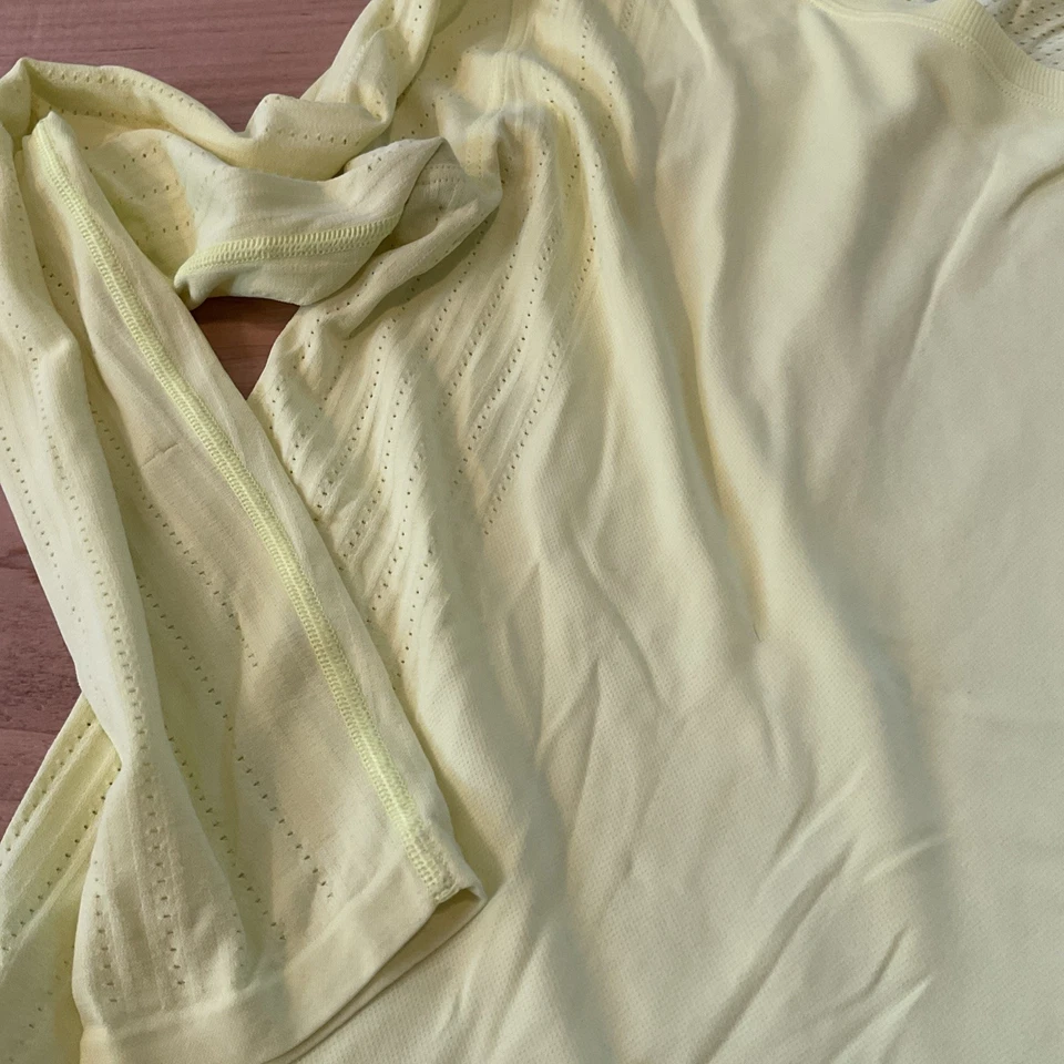 Camisa Lululemon Swiftly Tech manga longa 2.0 na cor Electric Lemon 4 nova sem etiquetas - Imagem 4 de 4