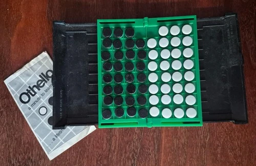 Othello Vintage 1986 Pocket Travel Board Game Milton Bradley w/ Instructions