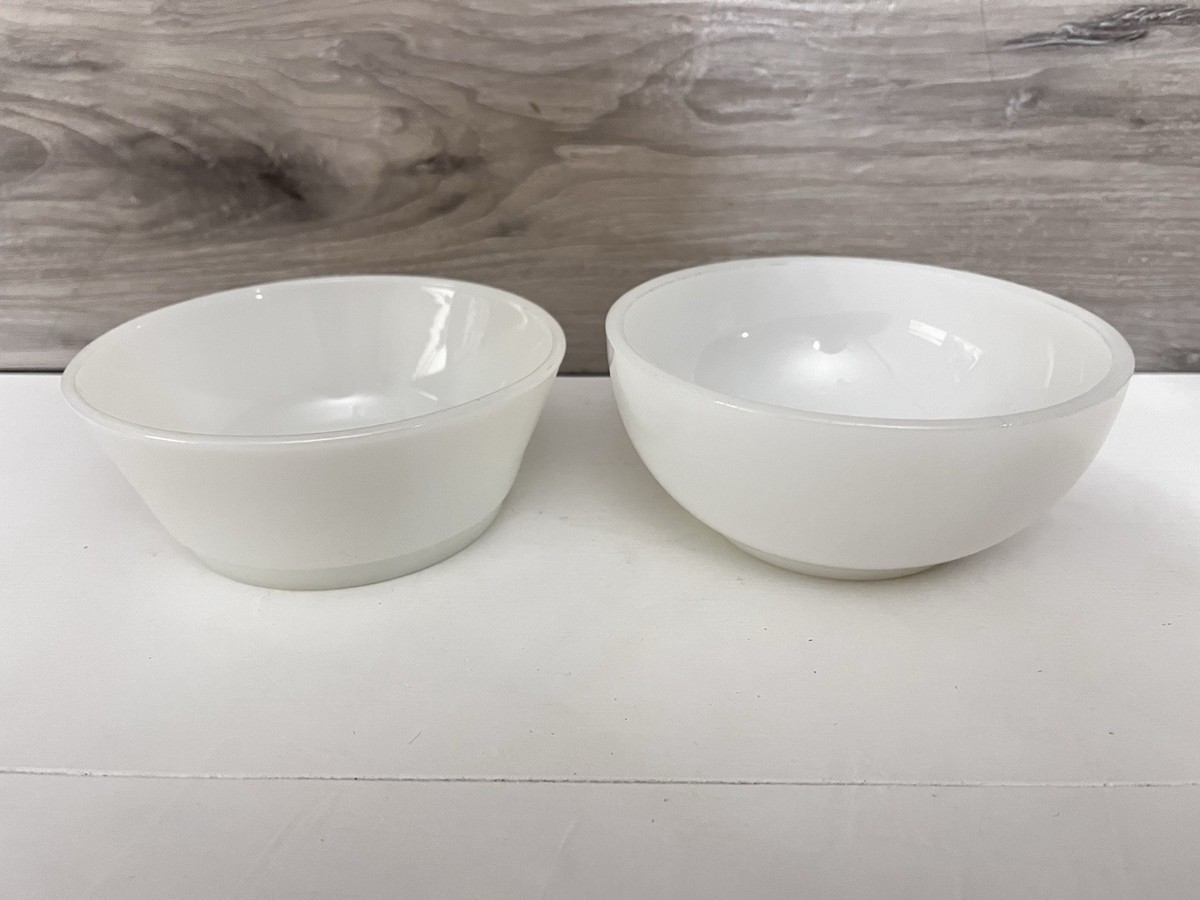 Set Of 2 Fire King Oven Ware Bowls #23 & 1 Anchor Hocking Set Of 2 Fire King Oven Ware Bowls #23 & 1 Anchor Hocking