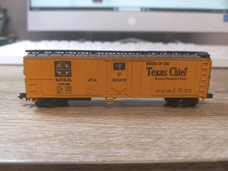 BACHMANN , N SCALE. 50' REEFER CAR. SANTA FE, TEXAS CHIEF. FREE SHIPPING